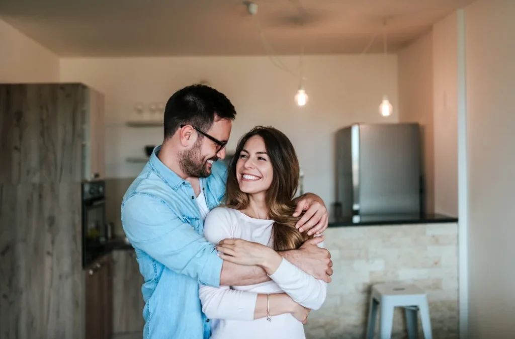 Happy couple confident they know how many hours to run their Air Conditioner in Buffalo Grove